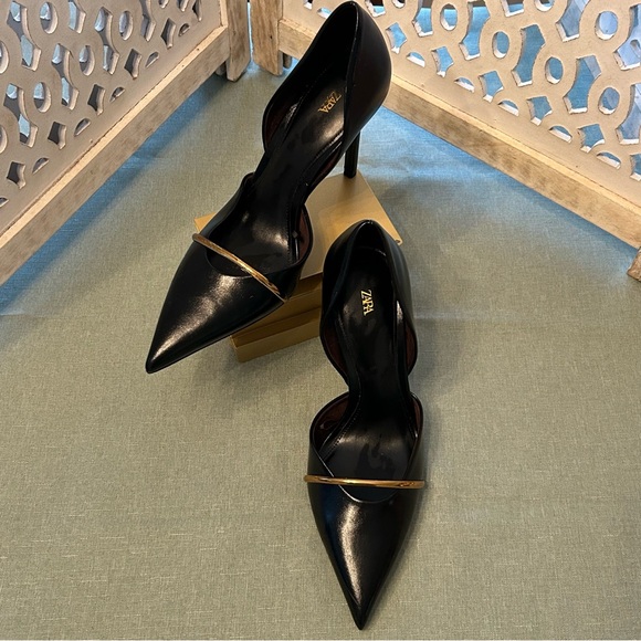 Zara Shoes - Zara Black Pointed Toe Heels